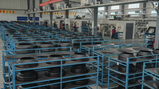 六六配资 西部订单大涨10倍，拼多多引领电商西进，推动山东轮胎“滚”上高原