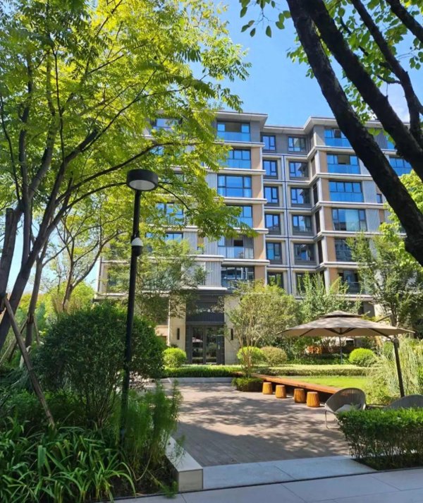 百进配资 现如今刚需买房，要牢记这7个字：“买横、买多、不买四”